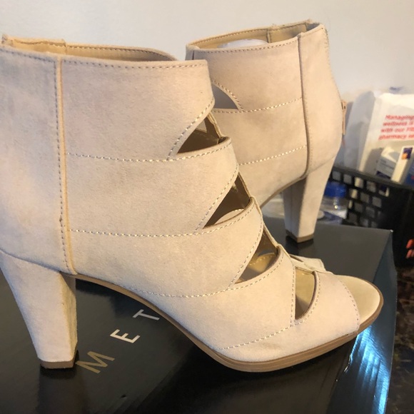 Shoes - Picture 3 of 5